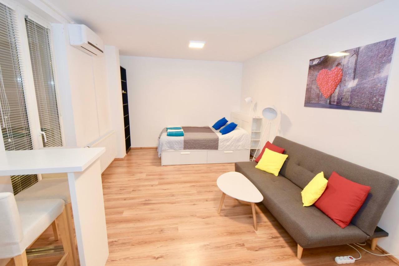 Central Studio Boulevard บูดาเปสต์ ภายนอก รูปภาพ